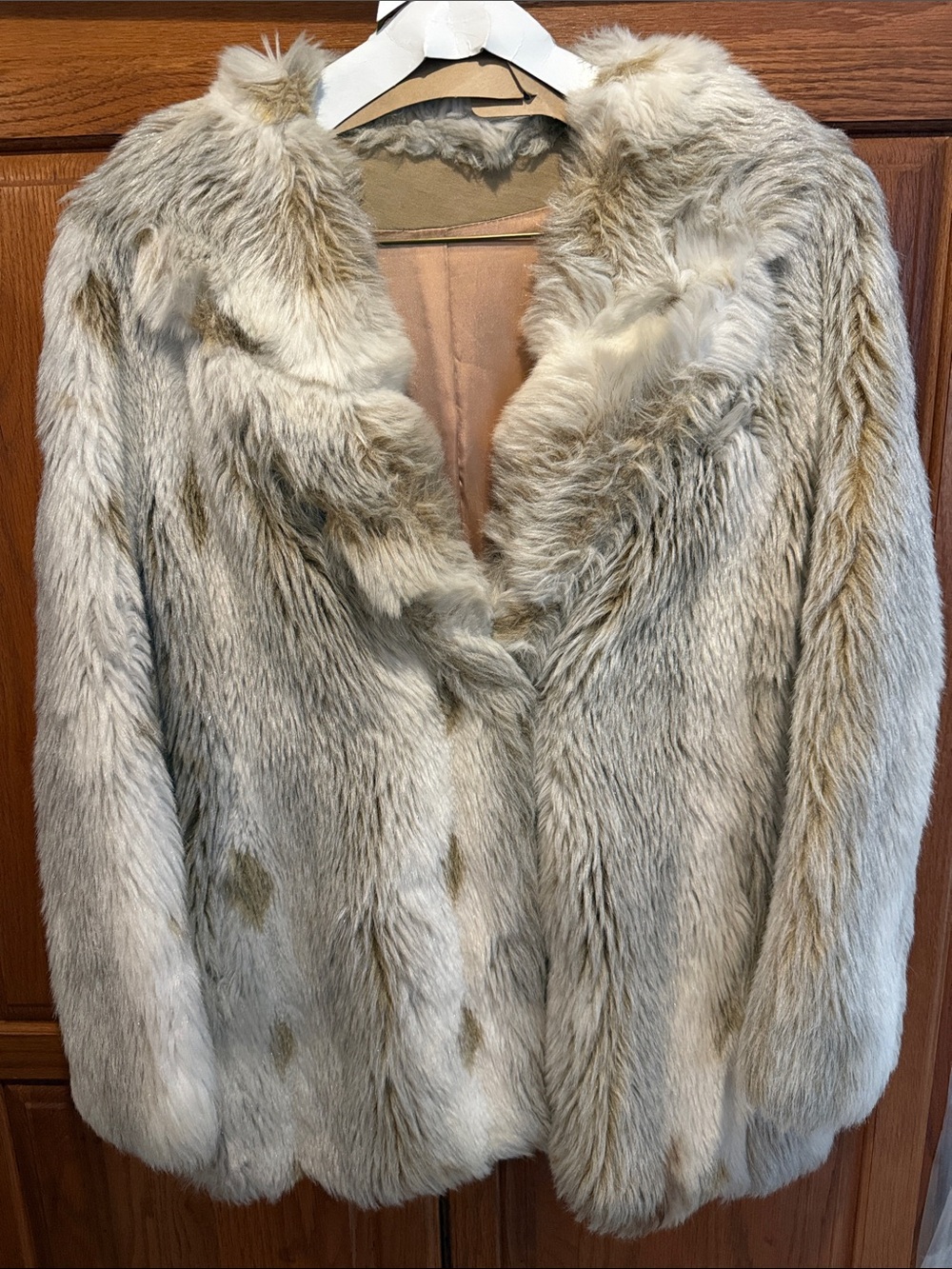 Women's Plush Faux Fur Teddy Jacket in Light Taupe